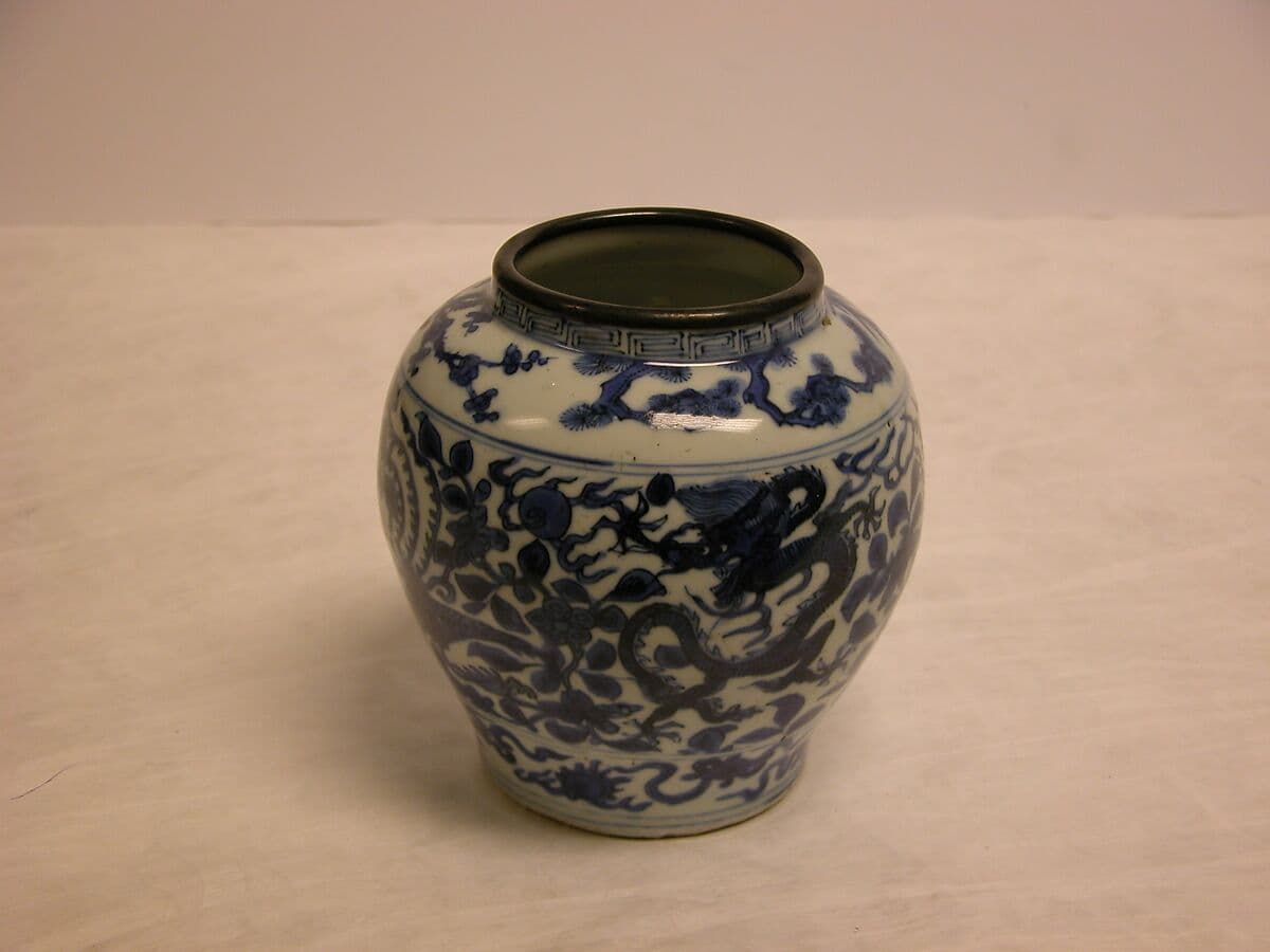 Blue and white Ming dynasty jar in The Metropolitan Museum of Art
